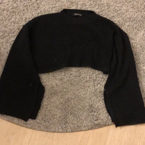 Tröja💯 - En magtröja med långa ärmar ❤️andvänd 1 gång😚