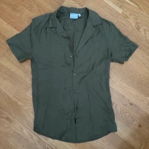 Viskos skjorta - Från asos aldrig använd, strl: XS men passar även S 