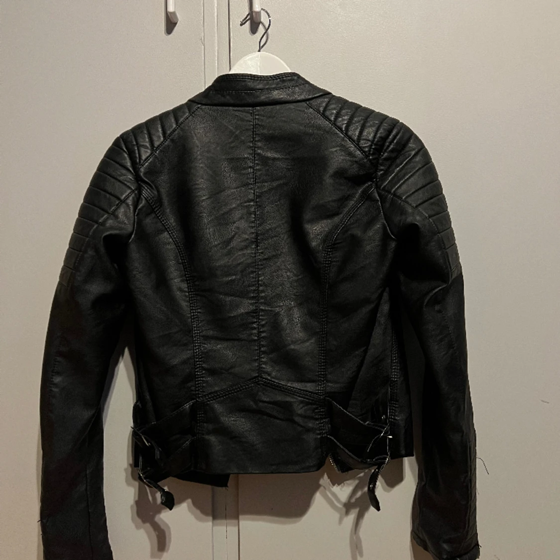 Svart bikerjacka - 90