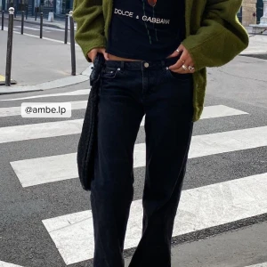 NA-KD jeans - Lågmidjade jeans från Nakd, använd ytters få gånger. Köpa för 699kr 