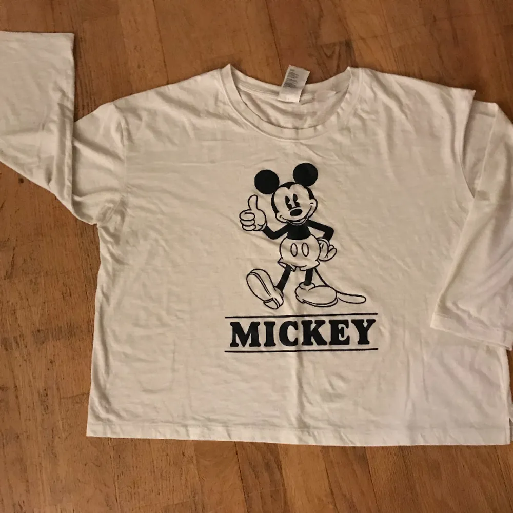 Mjuk skön vit tröja från H&M med Disney Mickey storlek XL . Tröjor & Koftor.