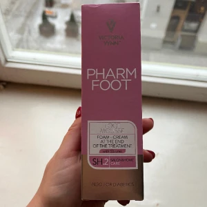 Foot mousse Victoria Vynn - Säljer en helt oöppnad foot mousse som jag fick i julklapp men inte använder. Nypris 300kr