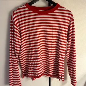 Tröja  - Super fin randig tröja ifrån monki 