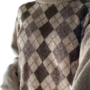 Gubbtröja - En jättegullig stickad tröja, lite ”gubbig” eller ”goblin”. Storlek M. Köpt på beyond retro.