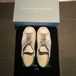Philippe Model - Nästintill helt nya skor Användt dom 2 gånger som syns på bilderna! Nypris 3500kr Hör av er om ni har några frågor!! #moncler #louisvuitton #philippemodel