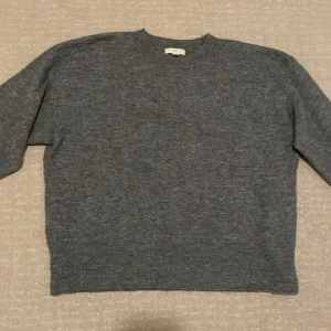 Tjocktröja  - Knappt använd. Vill bara bli av med den 🥰