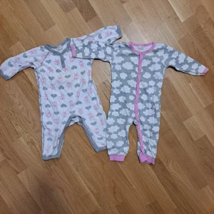 Pyjamas x2, barn  - Pyjamas x2, barn i storlek 80. Båda för 100kr eller 60kr/styck