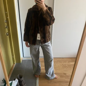Pälsjacka från Vestiaire Collective - Brun fake pälsjacka i storlek S