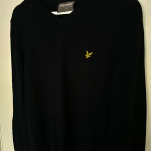 Lyle & Scott tröja - Jätte fin Lyle & Scott tröja! 9/10 skick kom dm om de finns frågor!✅✅