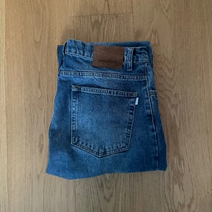 Woodbrid Leroy Blue Vintage Jeans - Woodbrid Leroy Jenas. Relaxad fit. Storlek 33/32