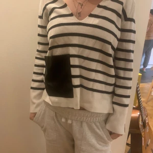 Randig tröja  - Mycket bra skick. Randig tröja.