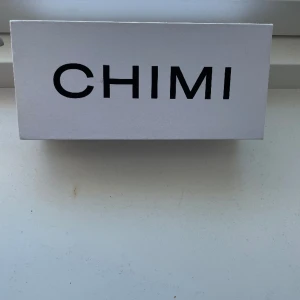 Chimi 04 - Tja säljer nu mina chimis 04, Alla tillbehör ingår, Glasögonen har inga defekter🦸‍♂️