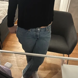 Weekday jeans  - Weekday jeans i modellen arrow low straight jeans. Storlek 30W 30L