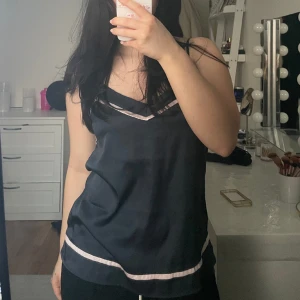 linne - linne i storlek S som inte har kommit till användning, helt oanvänt!