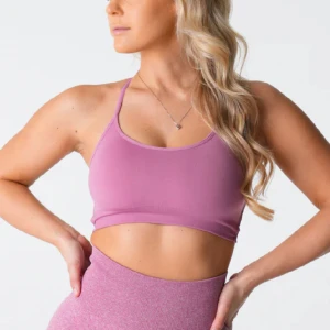 Nvgtn sportbh - Pastel Pink Invincible Seamless Bra från NVGTN, ÄKTA! Oanvänd sport-bh i otroligt bra skick!