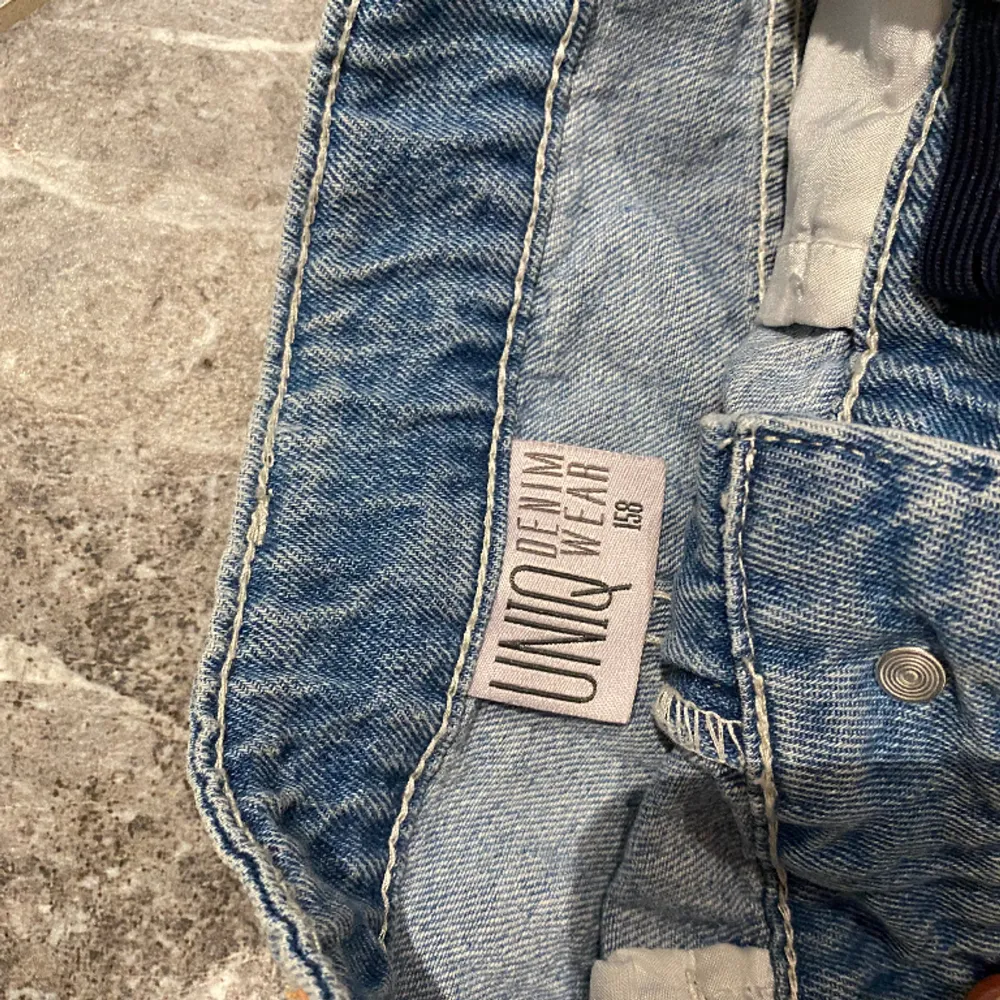 Blå jeansshorts stl.158 vilket motsvarar xs. Använda endast en gång. Säljer ett par svarta likadana. Kika gärna på mina annonser, säljer mycket:) . Shorts.