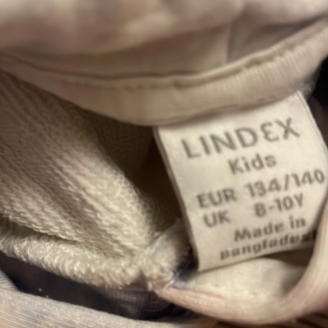 Blå och vit hoodie från Lindex - 91