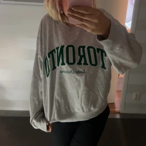 Sweatshirt  - En sweatshirt från HM som är använd fåtal gånger.