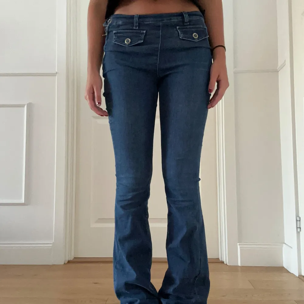 Jeans som inte kommit mycket till använding men som är jättefina och bootcut ”lily pocket jeans”. Jeans & Byxor.