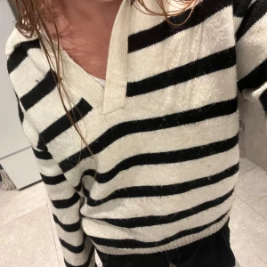 Stickad tröja  - Fin stickad tröja från hm💕
