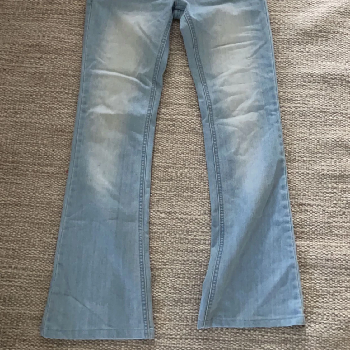 Ljusblå botcut jeans 