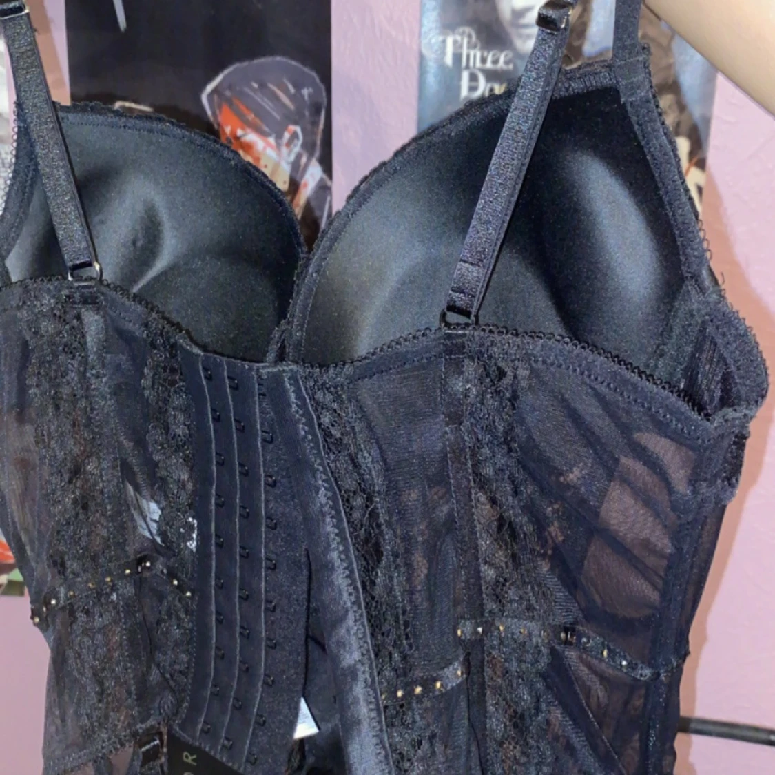 Svart korsett med glittrig detaljer  - 91