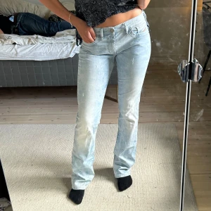 Lågmidjade diesel jeans - Midjemått: 39cm Innerbenslängd: 85cm