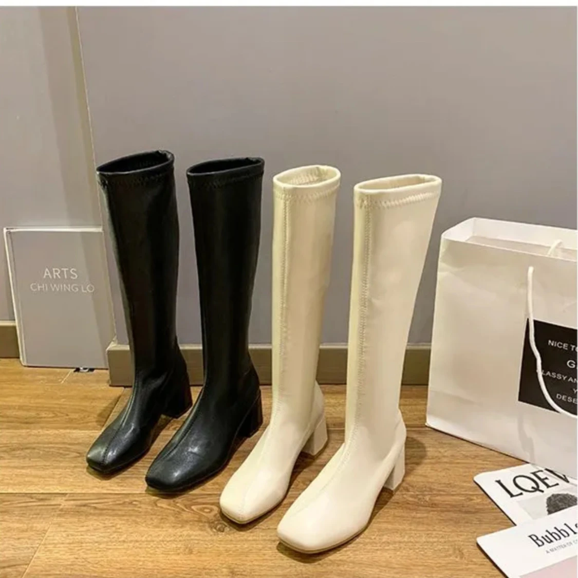 Knähöga stövlar i off-white - 91