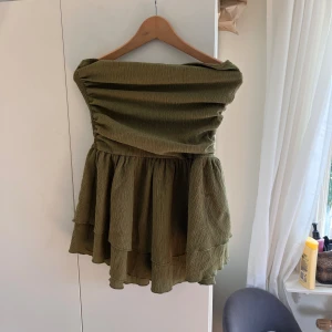 Kort klänning  - Rensat ut min garderob och säljer bland annat denna super söta klänning ifrån cider. 