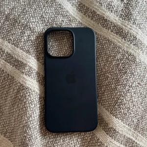 Mobilskal  - Svart mobilskal till iPhone 13 Pro. Bra skick💓