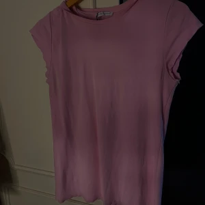 Tröja  - Jätte söt tröja från Dilvin (köpt utomlands) säljer pga att den inte kommer till användning❤️