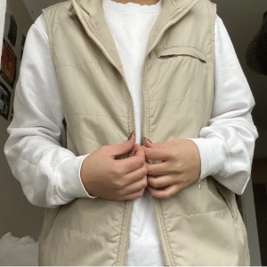 Beige dunväst - Asball beige dunväst 