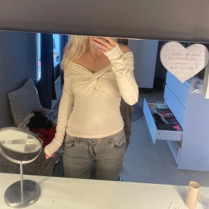 off shoulder topp - jättefin topp från gina som man kan ha lite som man vill 💘 tror inte den säljs längre 