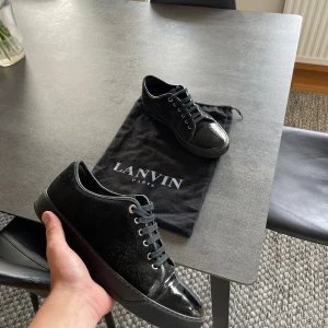 Lanvin uk7 - Säljer ett par lanvin cap toe uk7. Skick 8,5/10 dustbag ingår. Hör av dig vid funderingar!💯