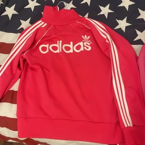 Adidas kofta  - Adidas kofta med dragkedja 