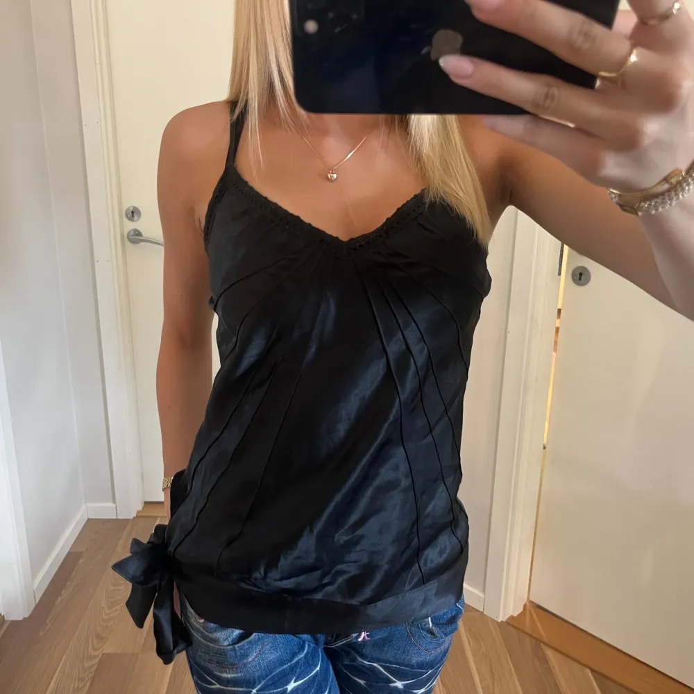 Super fin svart fest topp, aldrig använd så mycket bra skick! 🤗🤗. Yläosat.