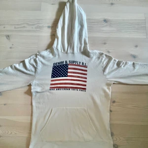 Ralph Lauren Hoodie  - Fräsch Denim och supply hoodie med snyggt tryck, storleken e M