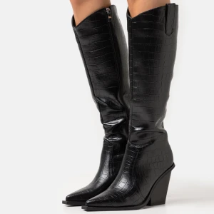 Läderboots - Används ej längre, rengörs innan jag postar🩷nypris 1000