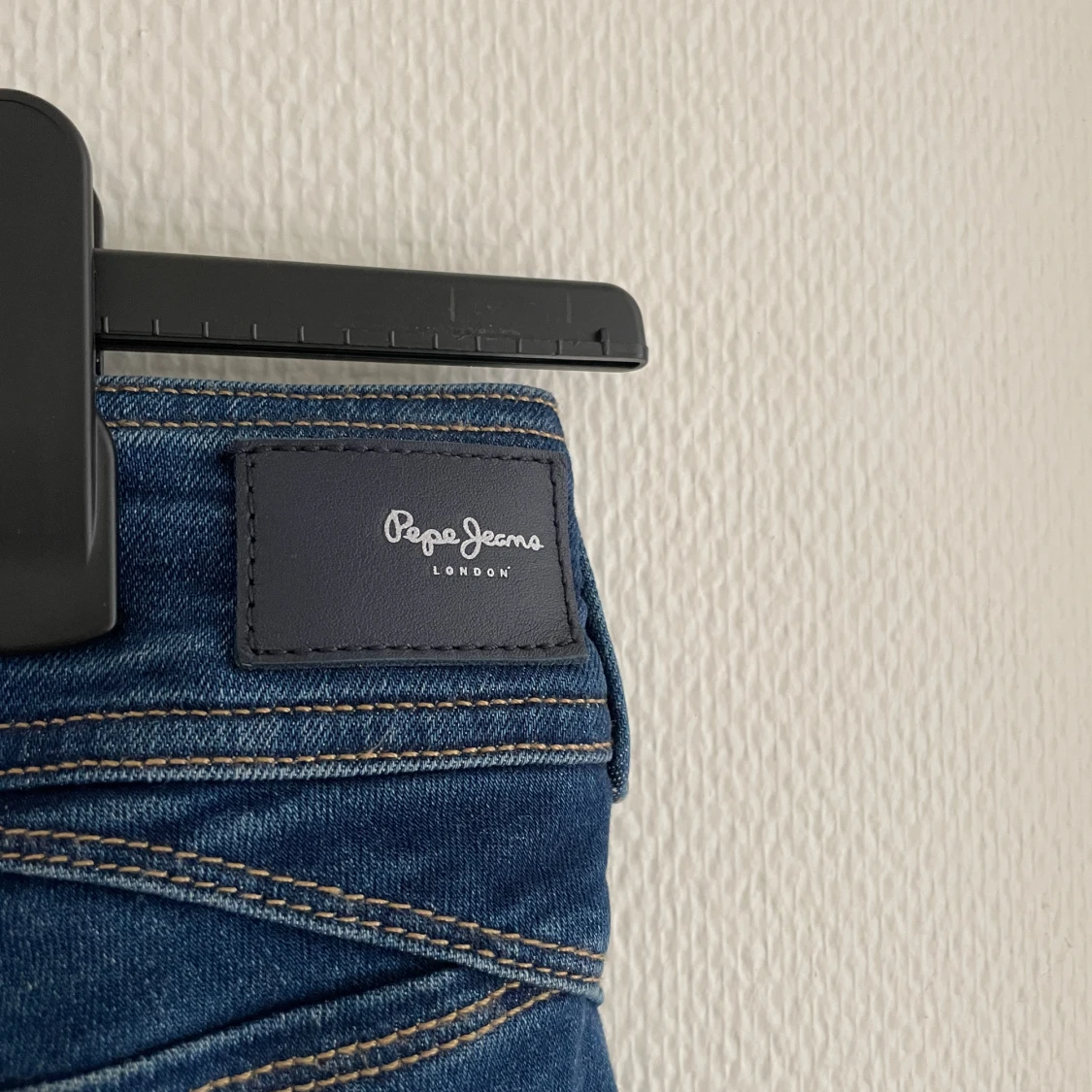 lågmidjade pepe jeans - 90