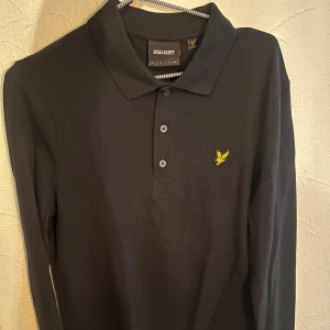 Lyle & Scott långärmad piké  - Använd 1-2 gånger