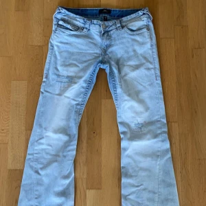 True religon jeans - Köpta för 1200kr, Storlek 30/M använda men bra skick, saknar dock en knap därav priset passar perfekt för mig som är 165💕 