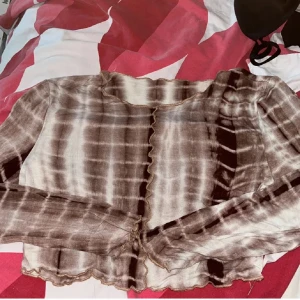 Helt ny mönstrad tröja - Är jättepopulär och är helt ny och oanvänd. Är i storlek S och är superfin. Köparen står för frakten ❤️