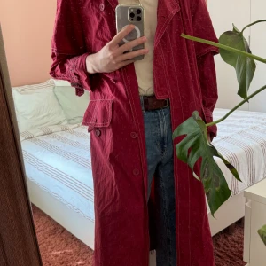 Kappa / trenchcoat  - Vintage Kappa/trenchcoat av märket Johan Skoglund. Säljs då jag aldrig fått användning av den priset går att diskutera😌