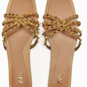 Sandaler - Säljer dessa jättesnygga sandaler från Zara original pris 400!💞
