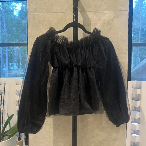 Topp från gina - Topp från Gina endast testad, skit snygg på