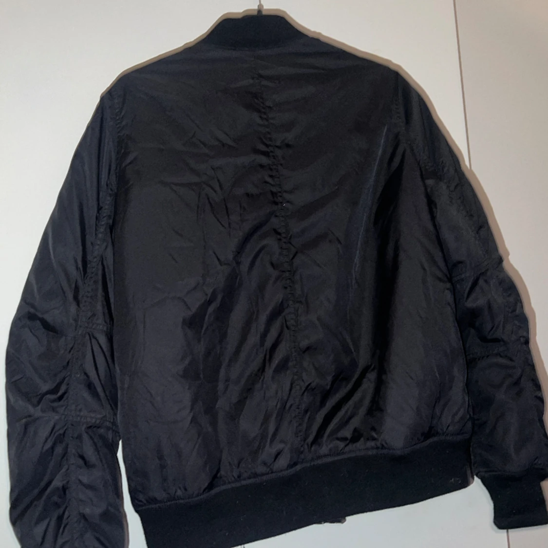 Svart ny bomberjacka s 40 - 90