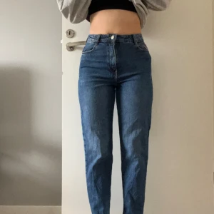 Zara jeans  - Mörkblå jeans från zara.  Knappt använda  Små i storleken, passar någon med S/36