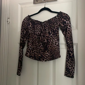 Geopard mönstard blus - Används inte men jätte fin