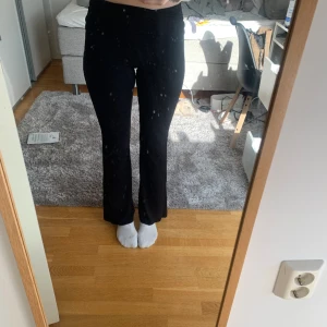 Yoga pants  - Säljer mina yoga pants från lager 157 då dom är för korta. Dom är knappt använda och är i väldigt fint skick. 