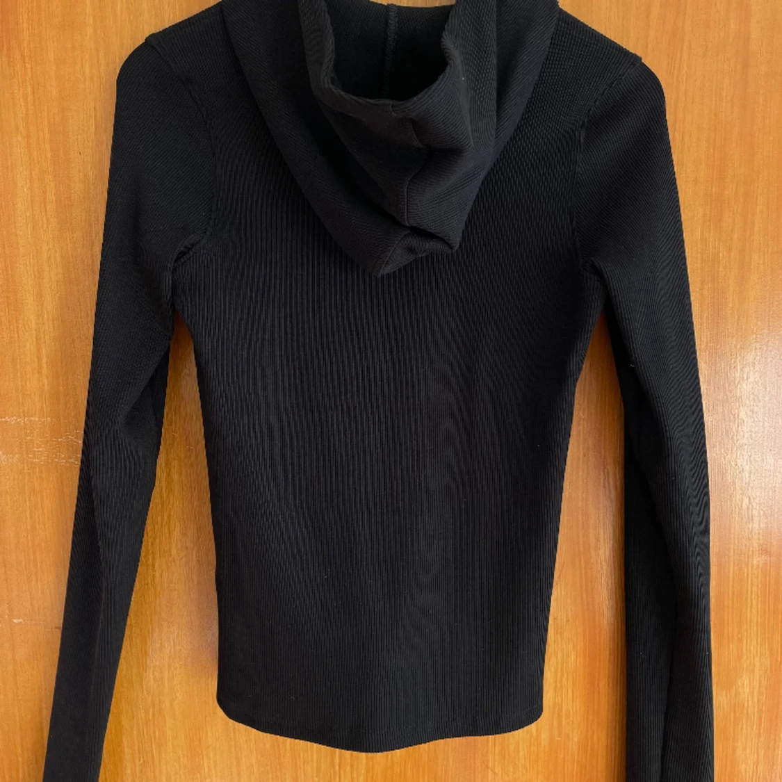 Tight huvtröja med zip WEEKDAY  - 90